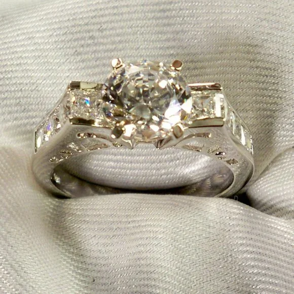 New Round Cut Cubic Zirconias Silver DESIGNER Ring